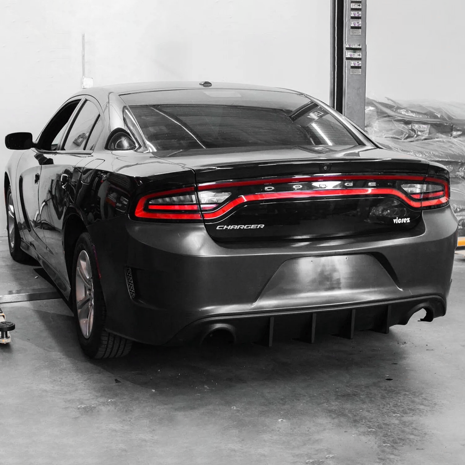2015-2023 Dodge Charger / 21+SRT Style Rear Bumper with Diffuser